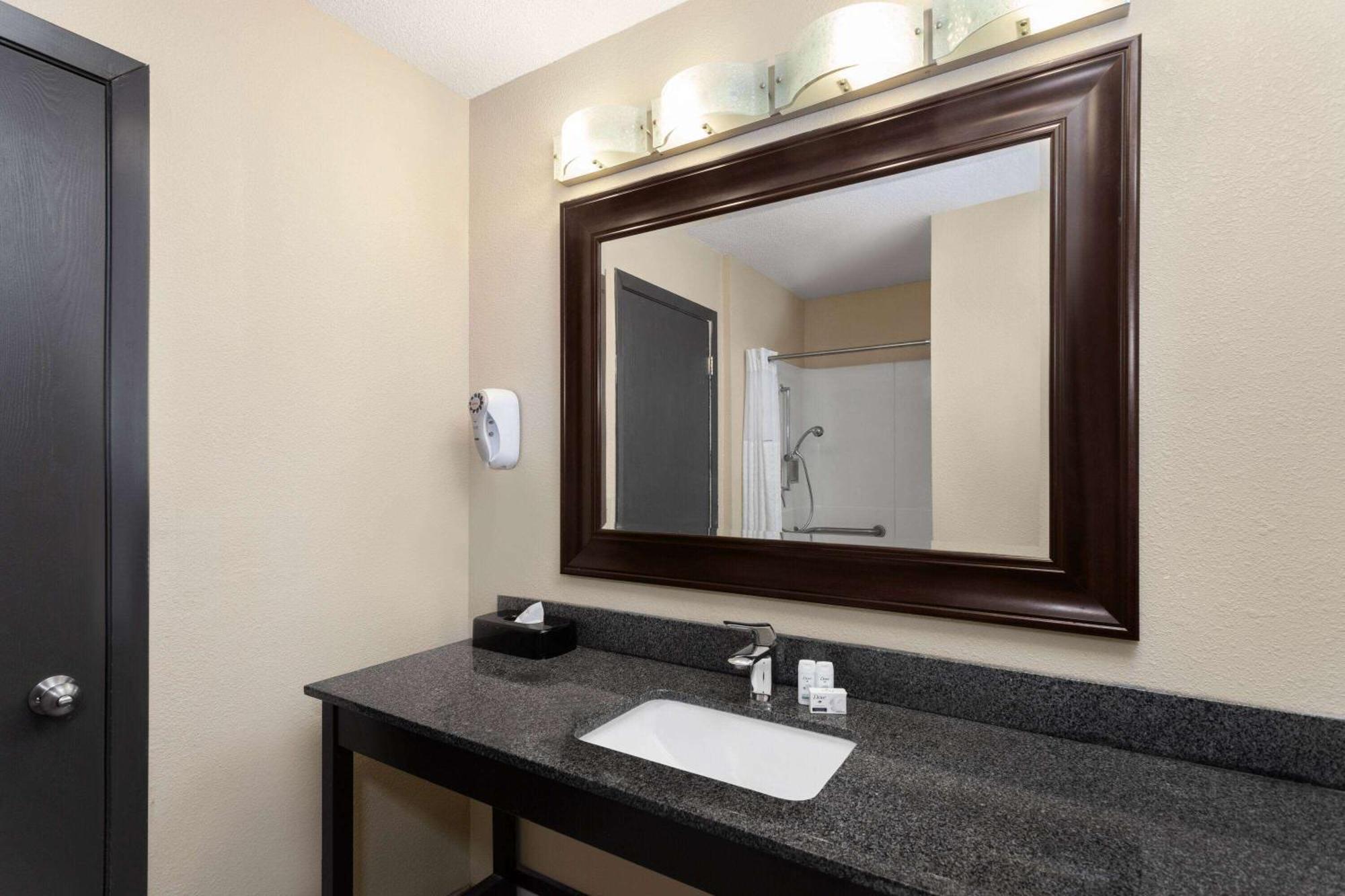 Baymont By Wyndham Copley Akron מראה חיצוני תמונה